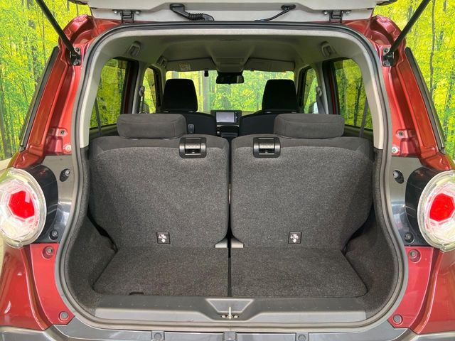 ���i�̂���������ʋ΁A���}���ɏ\���ȉ׎��X�y�[�X���m�ۂ��Ă���܂��B�Z�J���h�V�[�g��|���ƁA�傫�ȉו��̐ύڂ��\�ł���