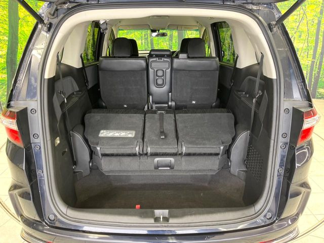 ���i�̂���������ʋ΁A���}���ɏ\���ȉ׎��X�y�[�X���m�ۂ��Ă���܂��B�Z�J���h�V�[�g��|���ƁA�傫�ȉו��̐ύڂ��\�ł���