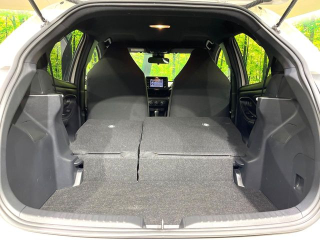 ���i�̂���������ʋ΁A���}���ɏ\���ȉ׎��X�y�[�X���m�ۂ��Ă���܂��B�Z�J���h�V�[�g��|���ƁA�傫�ȉו��̐ύڂ��\�ł���