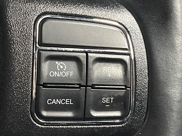 ���I�[�g�N���[�Y�R���g���[��:�������H�⎩���Ԑ�p���H���ɂāA�葬���q���\�ƂȂ�֗��ȋ@�\�ł��B�������ړ��̍ۂł����ɂ����֗��ɂ��g�����������܂���