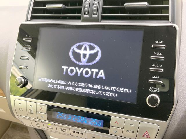 【大画面ナビ】人気の大型9インチナビを装備。存在感のある大画面はインパクト大!ナビ利用時のマップ表示は見やすく、テレビやDVDは臨場感がアップ!いつものドライブがグッと楽しくなります♪