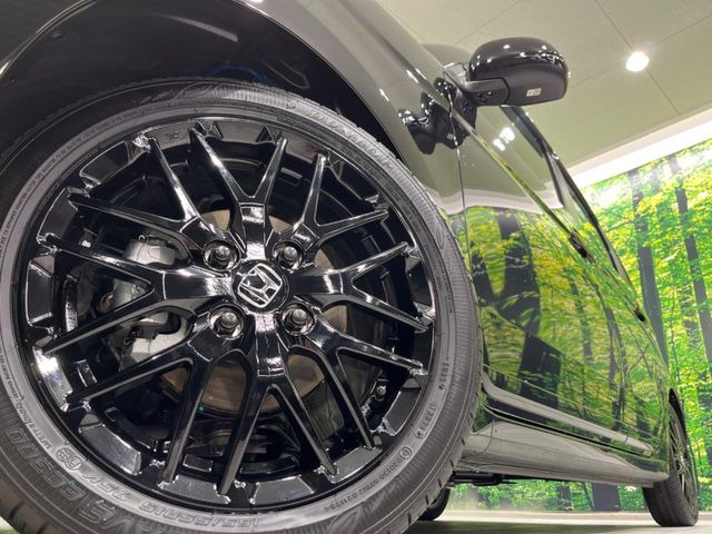 �y����15�C���`�A���~�z�C�[���z�O�ςɃ}�b�`���������A���~�z�C�[���𑕒����Ă���܂��B�e��ЊO�A���~�z�C�[����A�X�^�b�h���X�^�C�����戵�����Ă���܂��B���񂲑��k����������