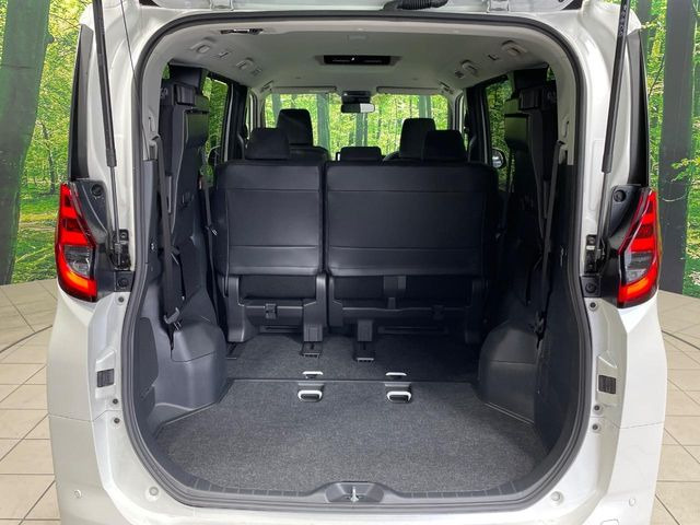 ���i�̂���������ʋ΁A���}���ɏ\���ȉ׎��X�y�[�X���m�ۂ��Ă���܂��B�Z�J���h�V�[�g��|���ƁA�傫�ȉו��̐ύڂ��\�ł���