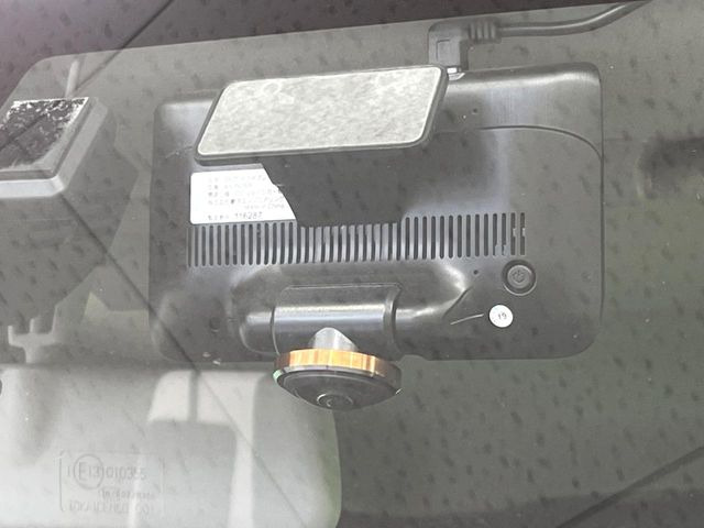 【ドライブレコーダー】ドライブレコーダー装備!走行中はもちろん、あおり運転や事故に遭遇した際、映像で記録し、万一のリスクに備えます。※記録用SDカードはお客様ご自身でご準備いただく必要があります。