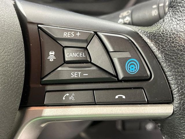 �y�C���e���W�F���g�G�}�[�W�F���V�[�u���[�L�z�t�����g�J�����őO���̎ԗ�����s�҂����m�B�Փ˂������Ȏ��͏Փ˔�Q�y���u���[�L���쓮�A�Փˉ�����T�|�[�g�B�����S�Ƀh���C�u�����y���݂��������܂��B