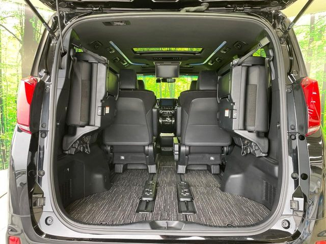 ���i�̂���������ʋ΁A���}���ɏ\���ȉ׎��X�y�[�X���m�ۂ��Ă���܂��B�Z�J���h�V�[�g��|���ƁA�傫�ȉו��̐ύڂ��\�ł���