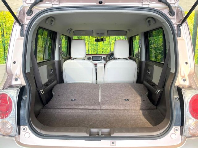 ���i�̂���������ʋ΁A���}���ɏ\���ȉ׎��X�y�[�X���m�ۂ��Ă���܂��B�Z�J���h�V�[�g��|���ƁA�傫�ȉו��̐ύڂ��\�ł���