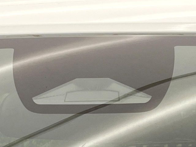 �y�z���_�Z���V���O�z���s���ɑO���̎ԗ�����F�����A�Փ˂������Ȏ��͌x��ƃu���[�L�ŏՓˉ���Ɣ�Q�y�����A�V�X�g�B�����S�Ƀh���C�u�����y���݂��������܂��B