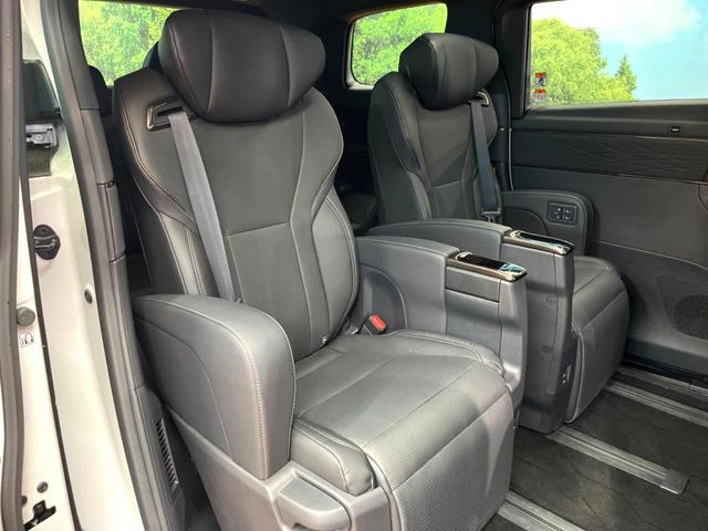 【オットマン付セカンドシート】シートベンチレーション/パワーリクライニング/サイドテーブル等&hellip;ファーストクラスで過ごすような満ち足りたひとときを、ご満喫いただけます。