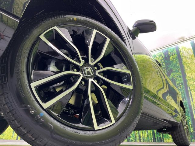 �y����18�C���`�A���~�z�C�[���z�O�ςɃ}�b�`���������A���~�z�C�[���𑕒����Ă���܂��B�e��ЊO�A���~�z�C�[����A�X�^�b�h���X�^�C�����戵�����Ă���܂��B���񂲑��k����������