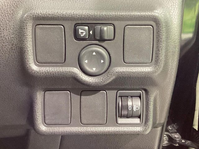 �y�d���i�[�~���[�z�T�C�h�~���[�͓d���i�[���ƂȂ��Ă���A�������ԏ�ł��L�Y�������X�N��}�����܂��B