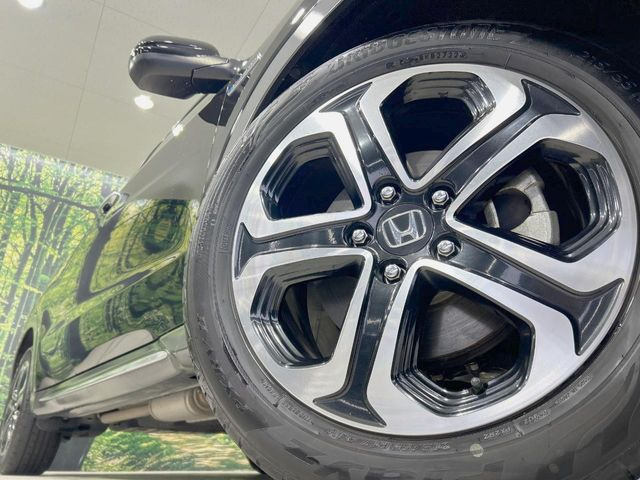 �y���������C���`�A���~�z�C�[���z�O�ςɃ}�b�`���������A���~�z�C�[���𑕒����Ă���܂��B�e��ЊO�A���~�z�C�[����A�X�^�b�h���X�^�C�����戵�����Ă���܂��B���񂲑��k����������