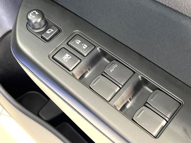 �y�d���i�[�~���[�z�T�C�h�~���[�͓d���i�[���ƂȂ��Ă���A�������ԏ�ł��L�Y�������X�N��}�����܂��B