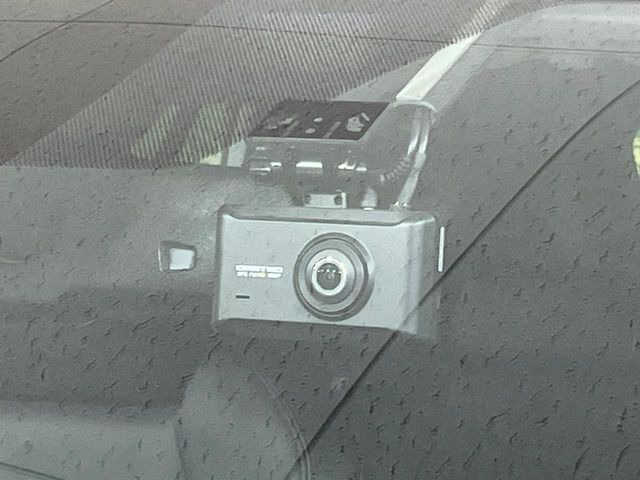 【ドライブレコーダー】ドライブレコーダー装備!走行中はもちろん、あおり運転や事故に遭遇した際、映像で記録し、万一のリスクに備えます。※記録用SDカードはお客様ご自身でご準備いただく必要があります。