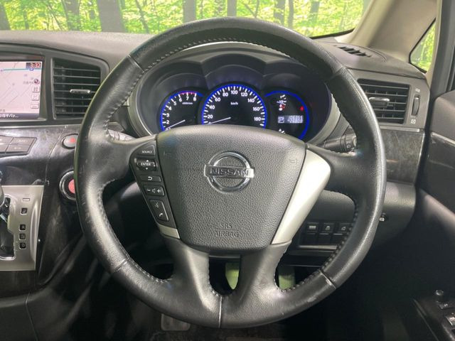 �y�����v�����X�e�A�����O�z�㎿�Ȋv���g�p���邱�ƂŁA��ɂ����������݂ƂĂ��^�]���₷���n���h���ł���