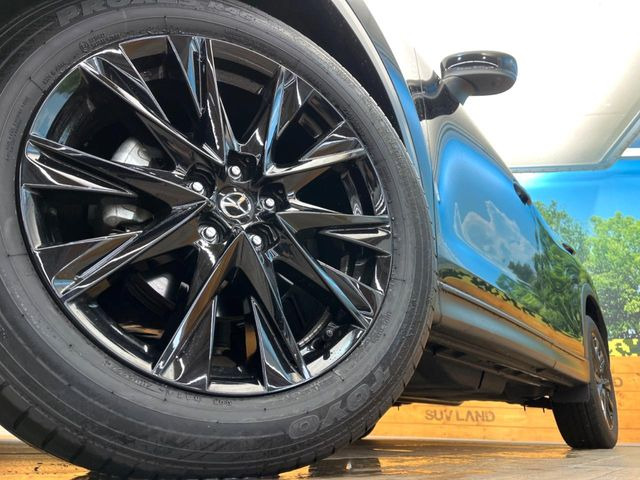 �y����19�C���`�A���~�z�C�[���z�O�ςɃ}�b�`���������A���~�z�C�[���𑕒����Ă���܂��B�e��ЊO�A���~�z�C�[����A�X�^�b�h���X�^�C�����戵�����Ă���܂��B���񂲑��k����������