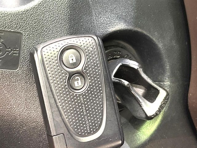 �y�X�}�[�g�L�[�z�J�o����|�P�b�g�ɓ��ꂽ�܂܂ł��h�A�̎{���E�������\�ȃX�}�[�g�L�[�𑕔��B�G���W���̃I���E�I�t�����J�M�����o���K�v����������Ƃ��Ă��֗��ł���