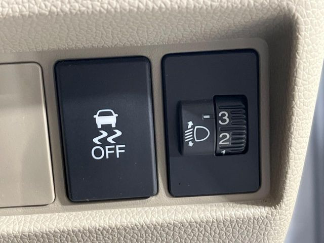 �y������h�~���u�z�ԗ��̉���������m����ƁA�����I�Ɏԗ��̐i�s������ۂ悤�Ɏԗ��𐧌䂵�܂��B�J�̓��ȂǊ���₷���H�ʏ󋵂ł����S�ȉ^�]���\�ł��B