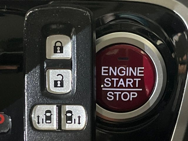 �yHonda�X�}�[�g�L�[�z�J�o����|�P�b�g�ɓ��ꂽ�܂܂ł��h�A�̎{���E�������\�ȃX�}�[�g�L�[�𑕔��B�G���W���̃I���E�I�t�����J�M�����o���K�v����������Ƃ��Ă��֗��ł���