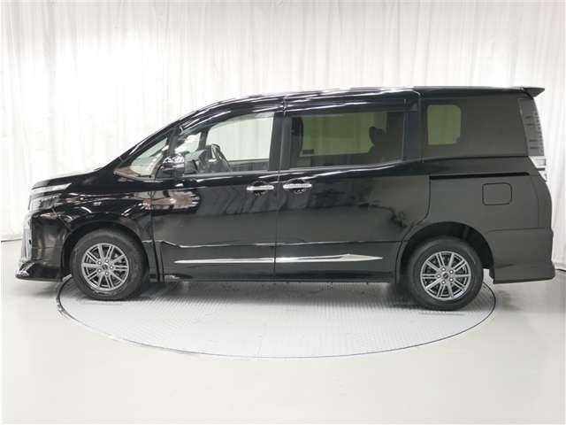 ヴォクシー2.0 ZS 煌III 4WD