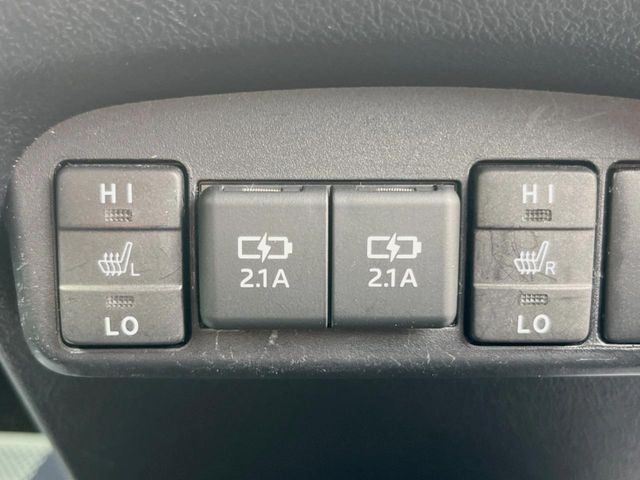 【シートヒーター】寒い日に重宝するシートヒーター!エアコンより早く温まってくれるので寒がりの人も安心ですね♪エアコンの温風は乾燥するから苦手、という方にもをおすすめです。