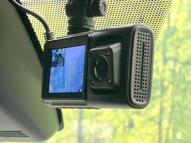 【ドライブレコーダー】ドライブレコーダー装備!走行中はもちろん、あおり運転や事故に遭遇した際、映像で記録し、万一のリスクに備えます。※記録用SDカードはお客様ご自身でご準備いただく必要があります。