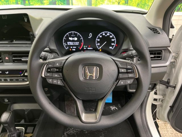 �y�z���_�Z���V���O�z���s���ɑO���̎ԗ�����F�����A�Փ˂������Ȏ��͌x��ƃu���[�L�ŏՓˉ���Ɣ�Q�y�����A�V�X�g�B�����S�Ƀh���C�u�����y���݂��������܂��B