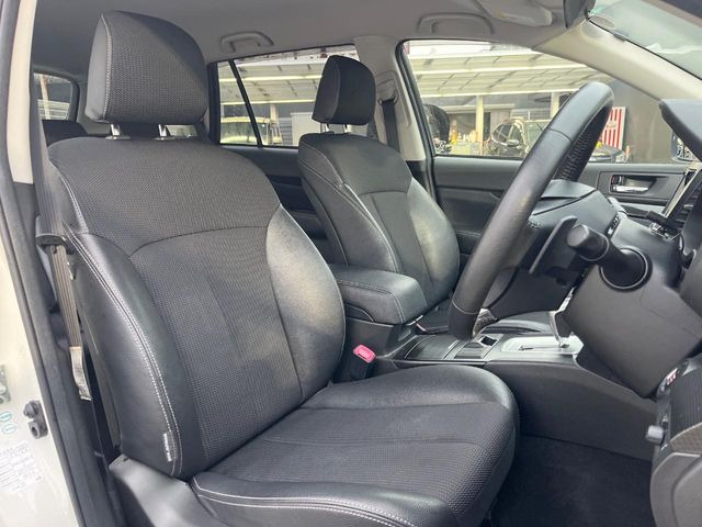 �y�n�[�t���U�[�V�[�g�z�������ƍ���S�n�𗼗������l�C�̃V�[�g���w�ʁE���ʂ̃t�@�u���b�N�f�ނ́A�ʋC���̗ǂ��⊊��ɂ����ɗD��Ă��܂��B�C���╞���ɍ��E���ꂸ���K�ɂ���肢�������܂��B