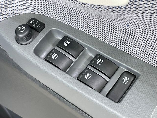 �y�d���i�[�~���[�z�T�C�h�~���[�͓d���i�[���ƂȂ��Ă���A�������ԏ�ł��L�Y�������X�N��}�����܂��B