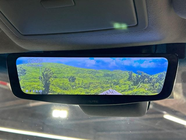 【デジタルインナーミラー】後席の大きな荷物や同乗者で後方が確認しづらい時でも安心!カメラが撮影した車両後方の映像をルームミラー内に表示。クリアな視界で状況の確認が可能です!