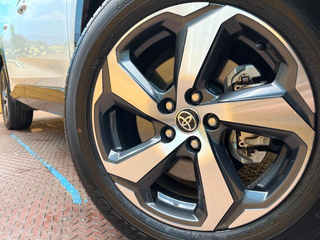 �y����18�C���`�A���~�z�C�[���z�O�ςɃ}�b�`���������A���~�z�C�[���𑕒����Ă���܂��B�e��ЊO�A���~�z�C�[����A�X�^�b�h���X�^�C�����戵�����Ă���܂��B���񂲑��k����������