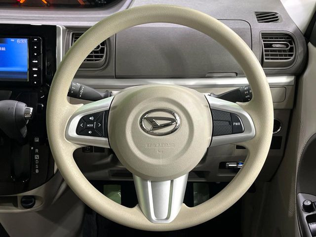 【ステアリングスイッチ】運転中、前方から目線をそらすことなく、オーディオ等の操作が可能な便利機能!安心&快適なドライブを演出してくれます♪