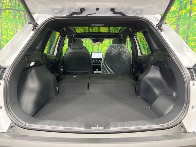 ���i�̂���������ʋ΁A���}���ɏ\���ȉ׎��X�y�[�X���m�ۂ��Ă���܂��B�Z�J���h�V�[�g��|���ƁA�傫�ȉו��̐ύڂ��\�ł���