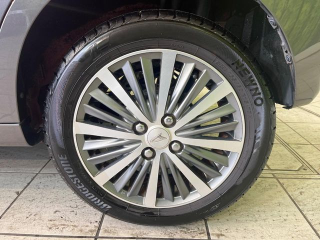 �y����15�C���`�A���~�z�C�[���z�O�ςɃ}�b�`���������A���~�z�C�[���𑕒����Ă���܂��B�e��ЊO�A���~�z�C�[����A�X�^�b�h���X�^�C�����戵�����Ă���܂��B���񂲑��k����������