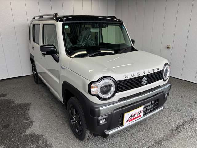 ���ʎԂ́u�T�[�r�X�J�[�G���Y �{�X�v�A�y�����Ԃ́u�T�[�r�X�J�[�G���Y �����X�v���炨�T�������܂��B