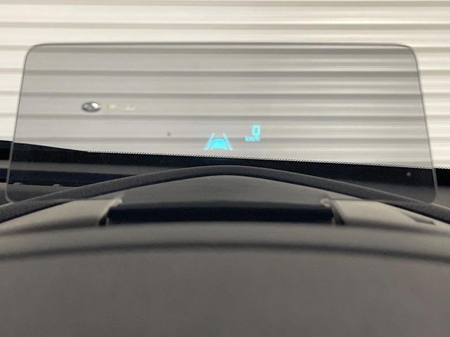 �y�w�b�h�A�b�v�f�B�X�v���C�z���݂̑��x�⑖�s�����f�W�^���\���ŉ^�]�ȑO���̃K���X�ɓ��e!�^�]���A�ڐ������炳���K�v�ȏ����m�F�ł���̂łƂ��Ă��֗��ň��S!