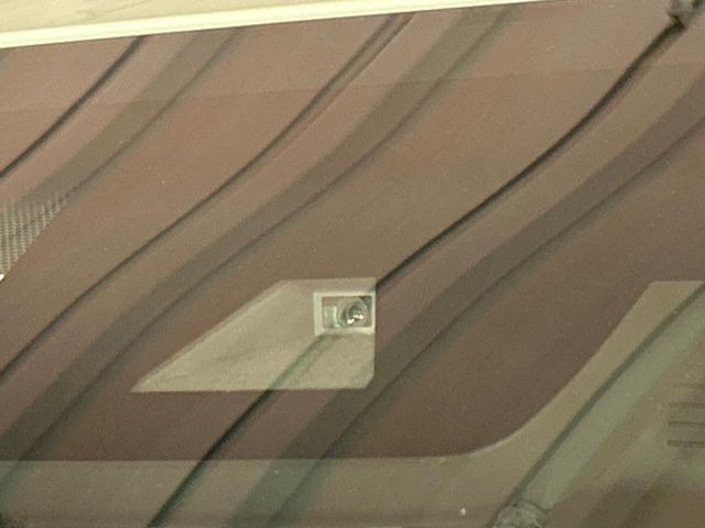 【トヨタセーフティセンス】走行中に前方の車両等を認識し、衝突しそうな時は警報とブレーキで衝突回避と被害軽減をアシスト。より安全にドライブをお楽しみいただけます。