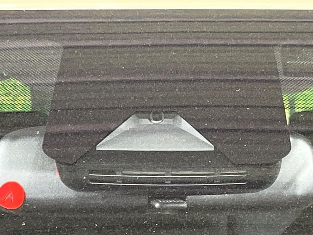 �y�g���^�Z�[�t�e�B�Z���X�z���s���ɑO���̎ԗ�����F�����A�Փ˂������Ȏ��͌x��ƃu���[�L�ŏՓˉ���Ɣ�Q�y�����A�V�X�g�B�����S�Ƀh���C�u�����y���݂��������܂��B