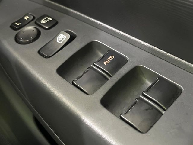 �y�d���i�[�~���[�z�T�C�h�~���[�͓d���i�[���ƂȂ��Ă���A�������ԏ�ł��L�Y�������X�N��}�����܂��B