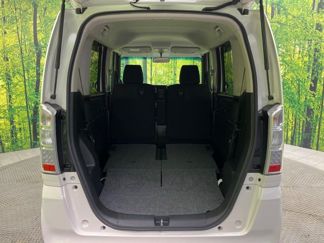 ���i�̂���������ʋ΁A���}���ɏ\���ȉ׎��X�y�[�X���m�ۂ��Ă���܂��B�Z�J���h�V�[�g��|���ƁA�傫�ȉו��̐ύڂ��\�ł���