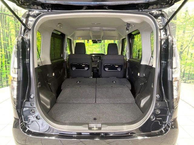 ���i�̂���������ʋ΁A���}���ɏ\���ȉ׎��X�y�[�X���m�ۂ��Ă���܂��B�Z�J���h�V�[�g��|���ƁA�傫�ȉו��̐ύڂ��\�ł���