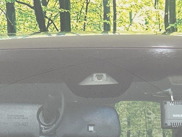 �y�z���_�Z���V���O�z���s���ɑO���̎ԗ�����F�����A�Փ˂������Ȏ��͌x��ƃu���[�L�ŏՓˉ���Ɣ�Q�y�����A�V�X�g�B�����S�Ƀh���C�u�����y���݂��������܂��B