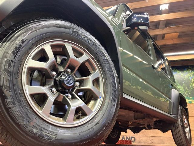 �y�����A���~�z�C�[���z�O�ςɃ}�b�`���������A���~�z�C�[���𑕒����Ă���܂��B�e��ЊO�A���~�z�C�[����A�X�^�b�h���X�^�C�����戵�����Ă���܂��B���񂲑��k����������