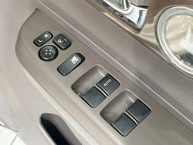 �y�d���i�[�~���[�z�T�C�h�~���[�͓d���i�[���ƂȂ��Ă���A�������ԏ�ł��L�Y�������X�N��}�����܂��B