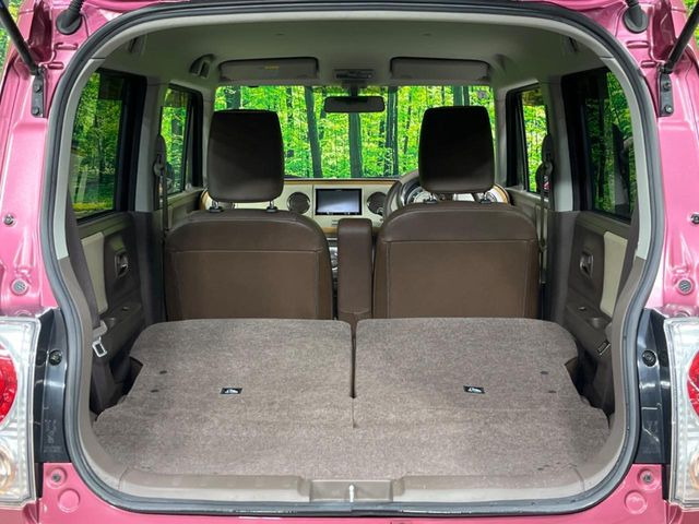 ���i�̂���������ʋ΁A���}���ɏ\���ȉ׎��X�y�[�X���m�ۂ��Ă���܂��B�Z�J���h�V�[�g��|���ƁA�傫�ȉו��̐ύڂ��\�ł���