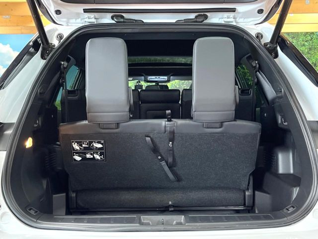 ���i�̂���������ʋ΁A���}���ɏ\���ȉ׎��X�y�[�X���m�ۂ��Ă���܂��B�Z�J���h�V�[�g��|���ƁA�傫�ȉו��̐ύڂ��\�ł���