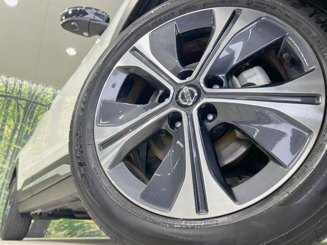 【純正17インチアルミホイール】外観にマッチした純正アルミホイールを装着しております。各種社外アルミホイールや、スタッドレスタイヤも取扱いしております。是非ご相談ください♪