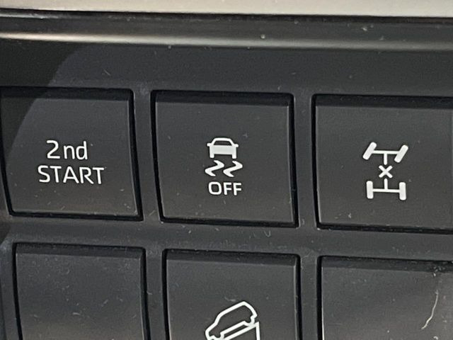 �y���A�f�t���b�N�z���H��ᓹ�ȂǂŎԂ��X�^�b�N�����ꍇ�ł��A�^�C���̋�]��}�����E�o���₷������f�t���b�N�𑕔��B�ϐ�n��I�t���[�h�ł̎g�p���������ɂ��X�X���̈��ł���