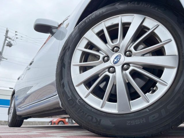 �y����16�C���`�A���~�z�C�[���z�O�ςɃ}�b�`���������A���~�z�C�[���𑕒����Ă���܂��B�e��ЊO�A���~�z�C�[����A�X�^�b�h���X�^�C�����戵�����Ă���܂��B���񂲑��k����������