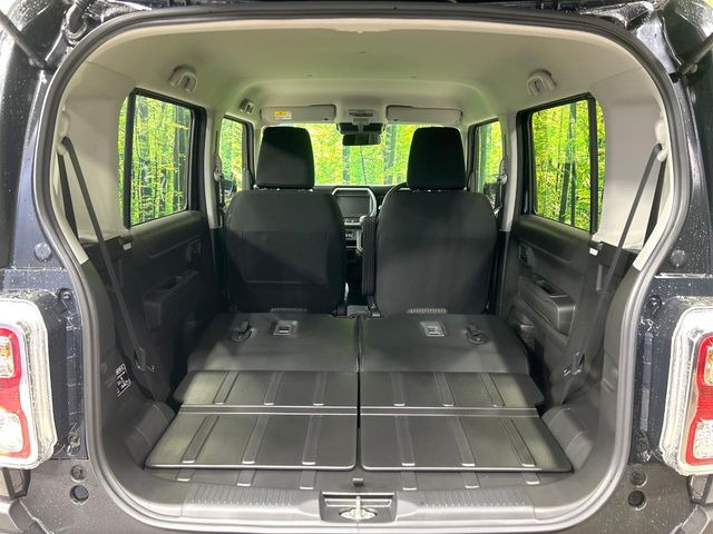 ���i�̂���������ʋ΁A���}���ɏ\���ȉ׎��X�y�[�X���m�ۂ��Ă���܂��B�Z�J���h�V�[�g��|���ƁA�傫�ȉו��̐ύڂ��\�ł���